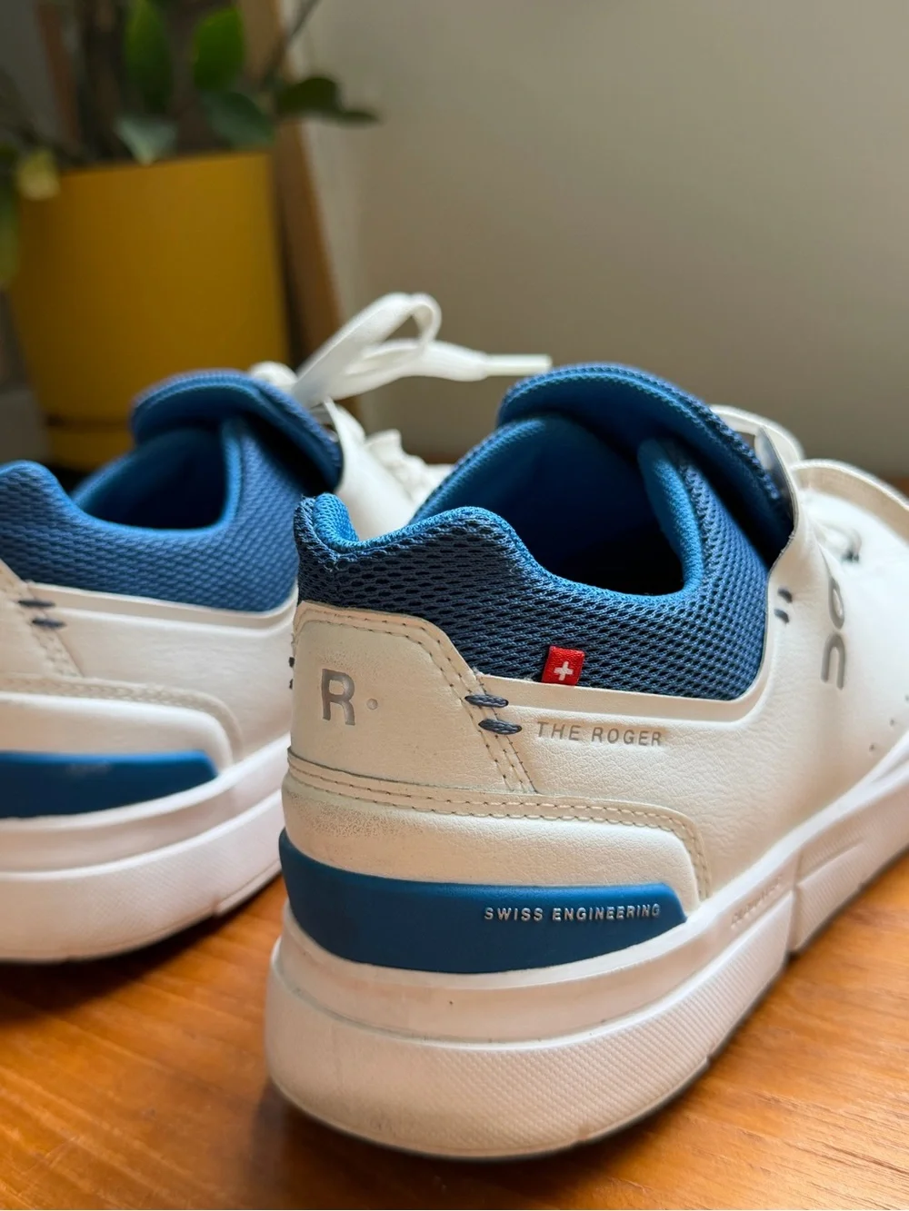 On Cloud The Roger Advantage Running White & Blue Sneakers – Men’s US 8 / EU 41